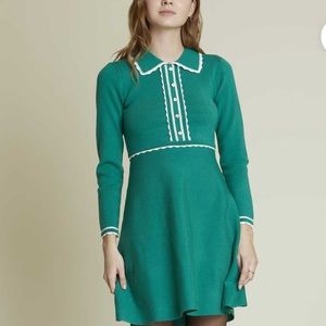 Green knee-length winter dress. French designer René Derhy. Size S or M
